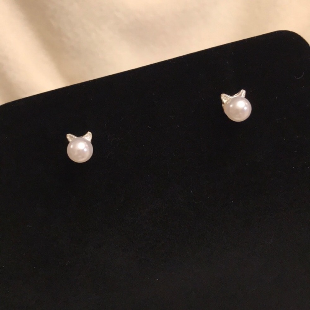 Kitty Cat pearl post earrings NEW - Picture 3 of 3